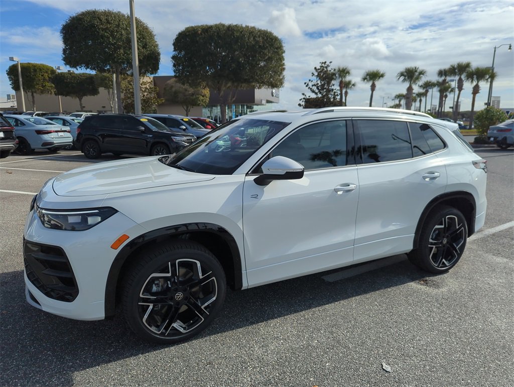 New 2026 Volkswagen Tiguan SEL R-Line image 13