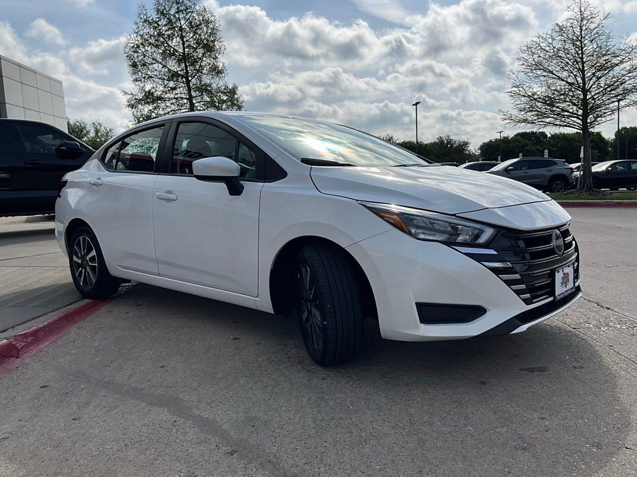 Used 2025 Nissan Versa SV image 4