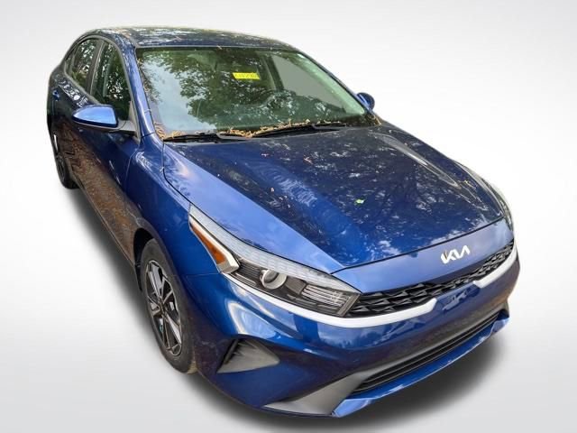 Used 2022 Kia Forte LXS image 2