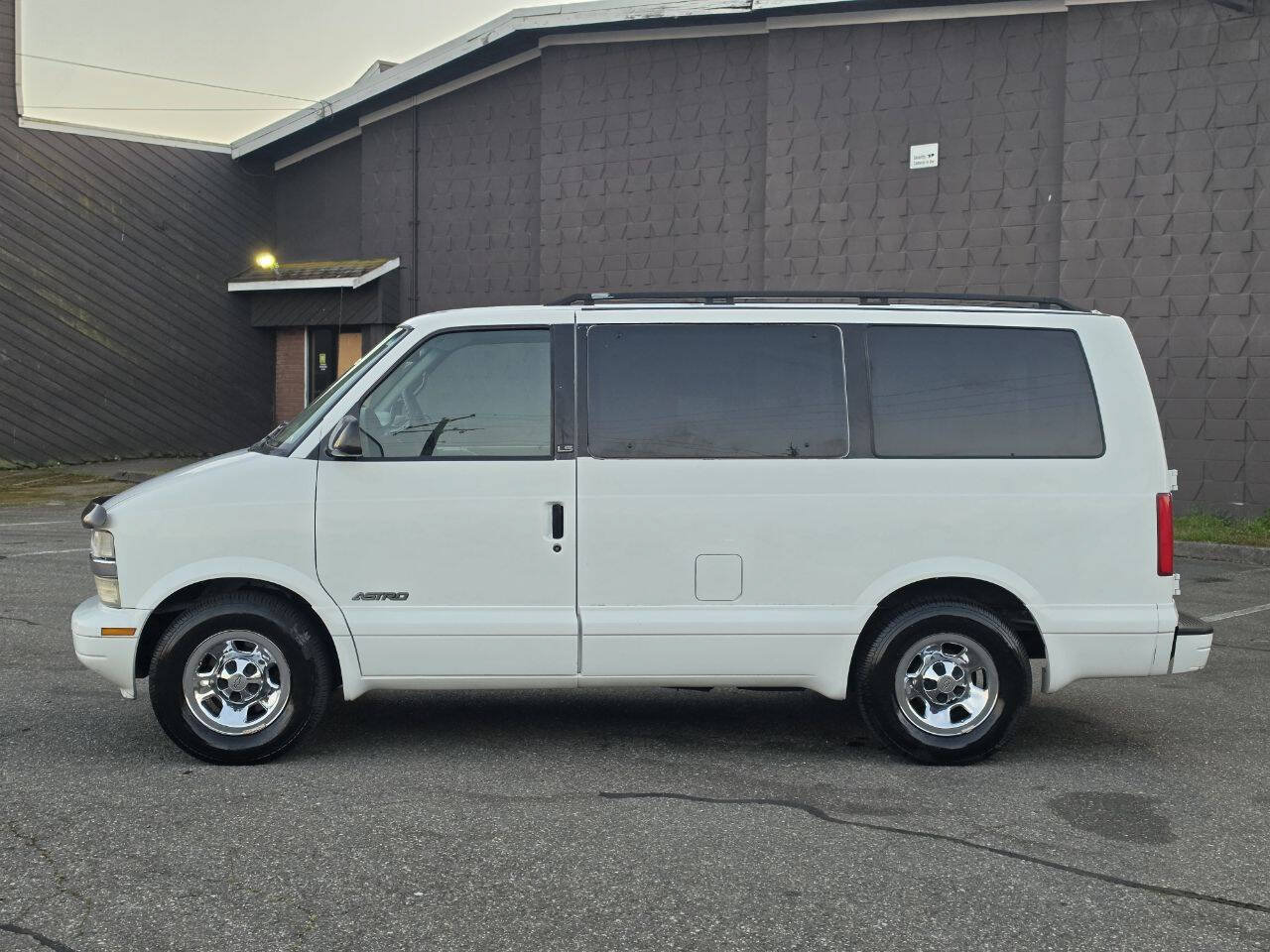 Used 2001 Chevrolet Astro Passenger RWD image 8