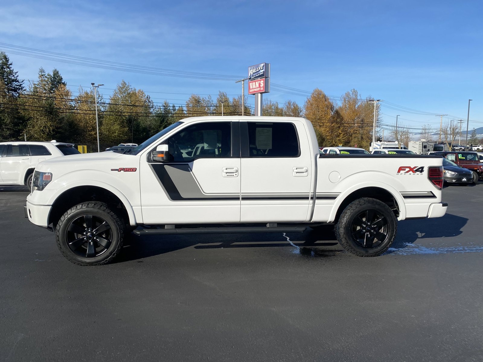 Used 2014 Ford F150 FX4 w/ Equipment Group 402A Luxury AWD/4WD image 7