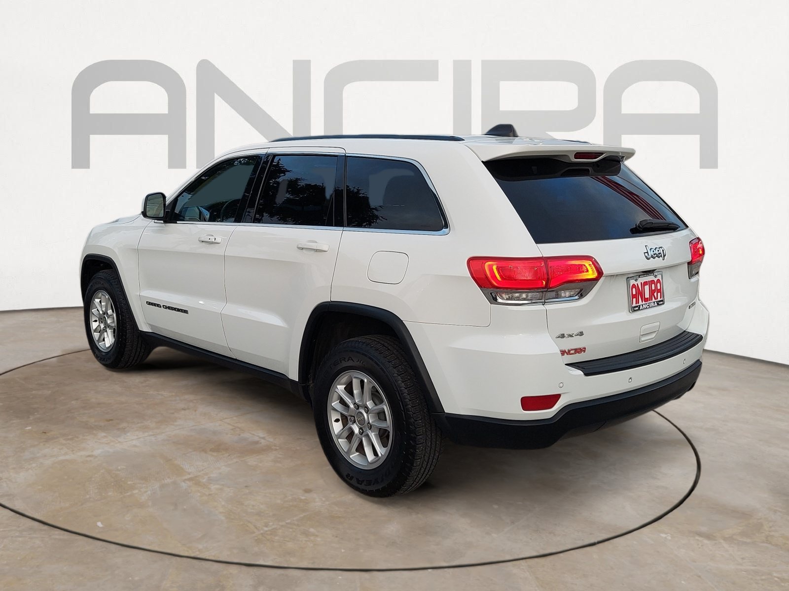 Used 2019 Jeep Grand Cherokee Laredo AWD/4WD image 8