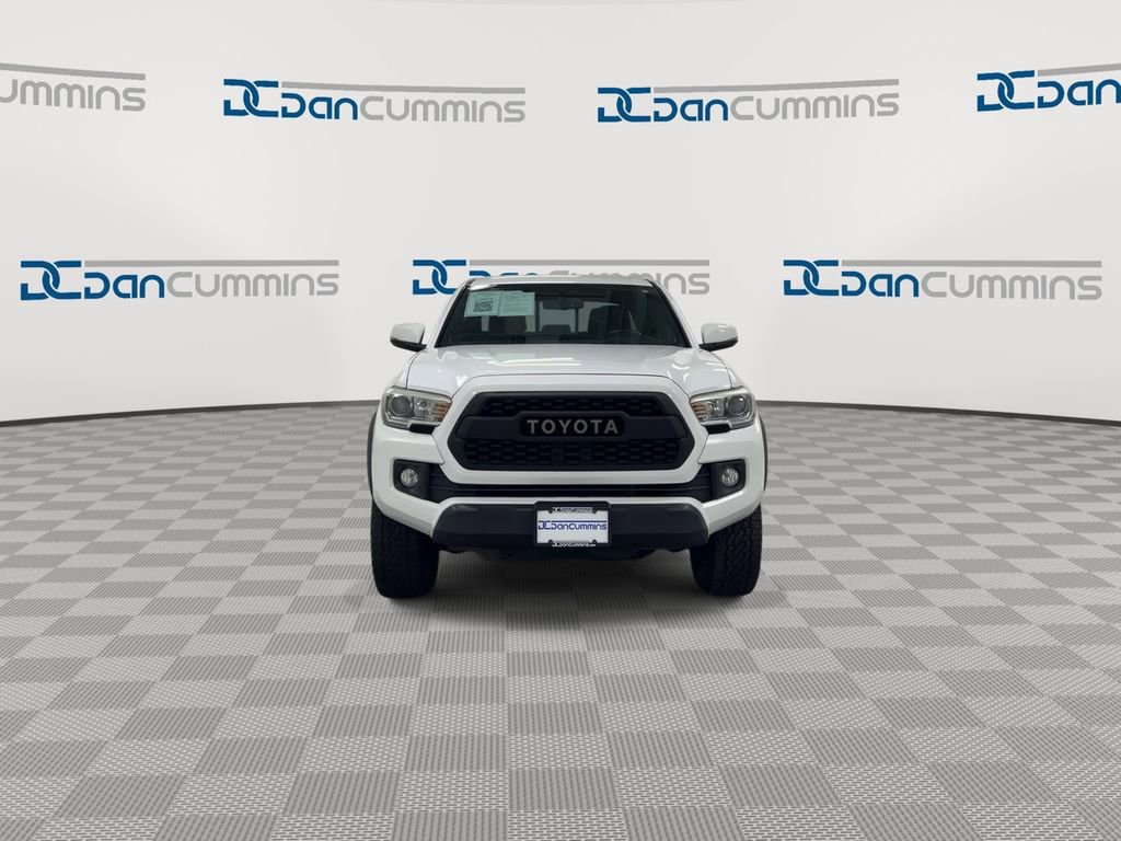 Used 2016 Toyota Tacoma TRD Off-Road w/ Exterior Package AWD/4WD image 3