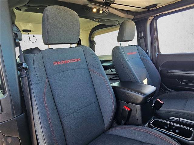 Used 2025 Jeep Wrangler Rubicon w/ Convenience Group AWD/4WD image 18