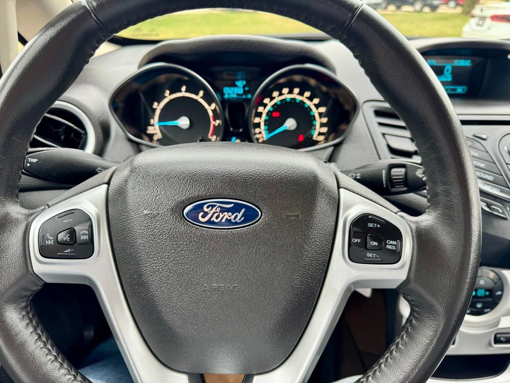 Used 2015 Ford Fiesta SE image 18