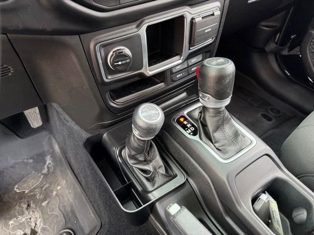 Used 2023 Jeep Wrangler Sport image 31
