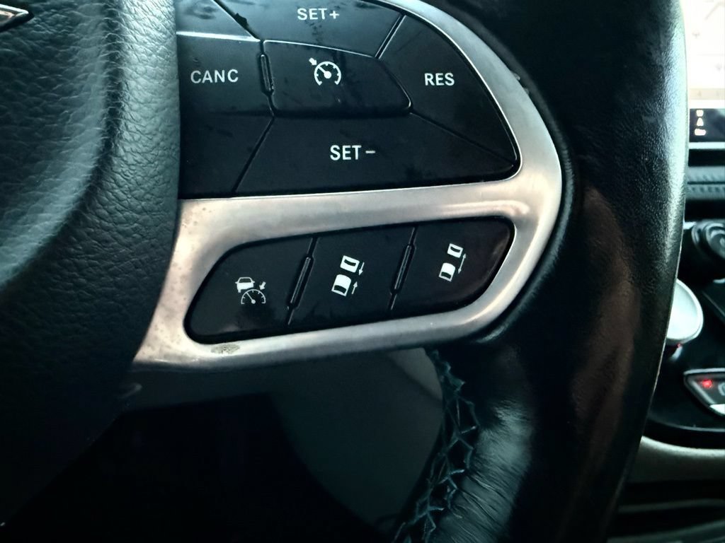 Used 2021 Chrysler Pacifica Touring-L FWD image 18