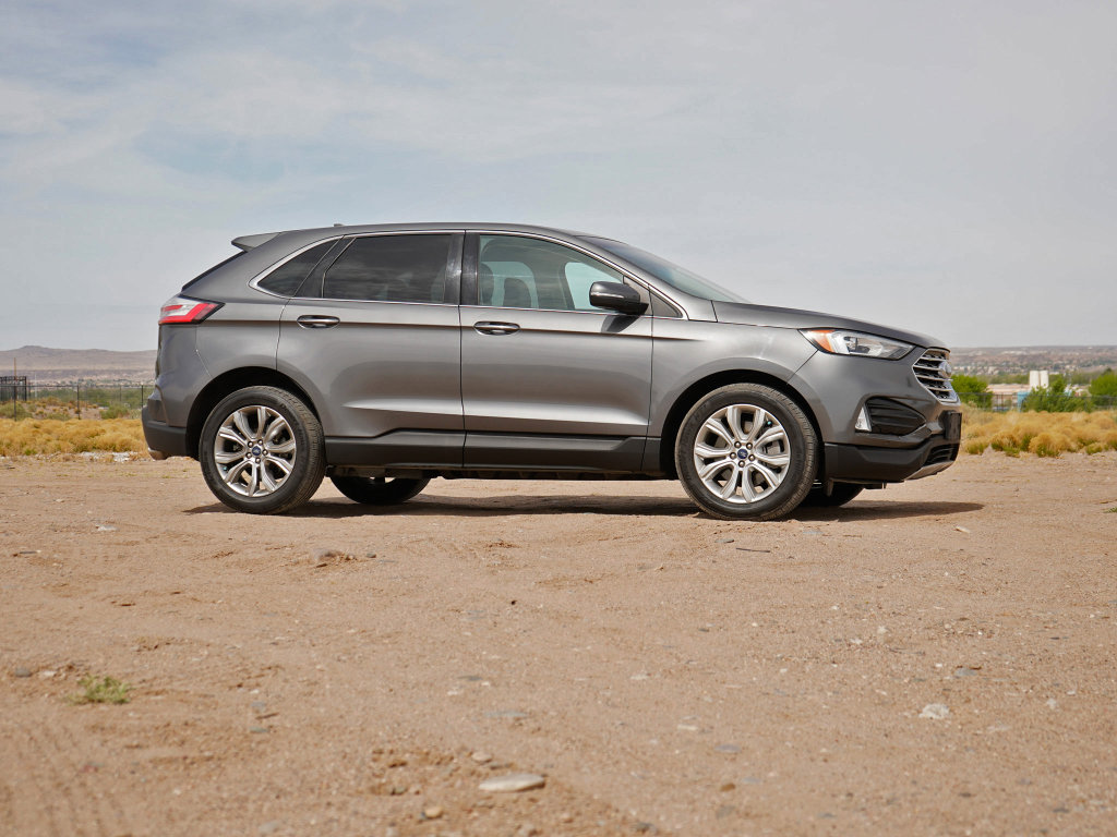 Used 2021 Ford Edge Titanium FWD image 10