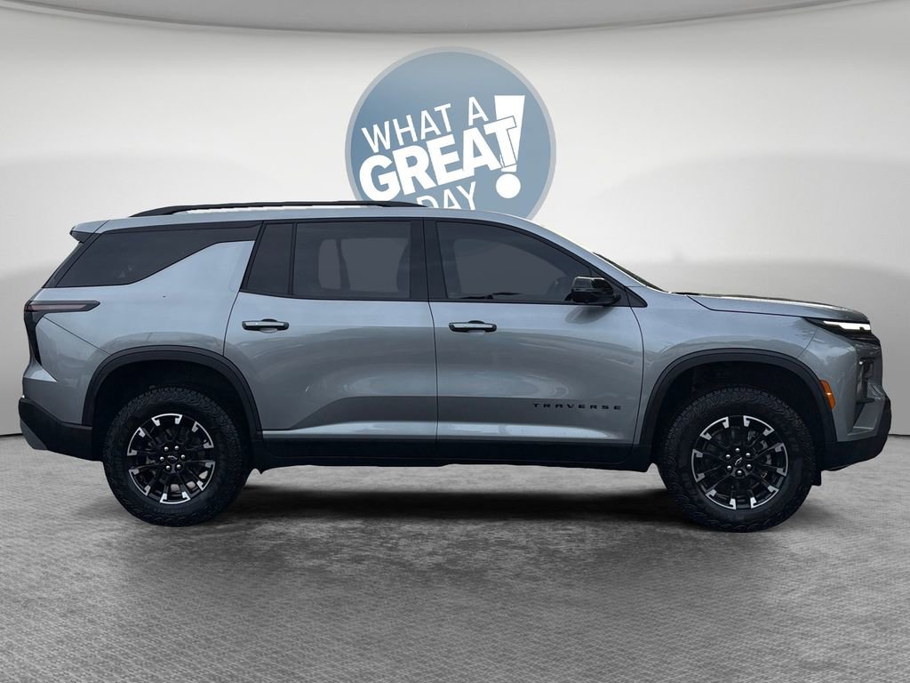 Used 2025 Chevrolet Traverse Z71 w/ Driver Confidence Package image 2