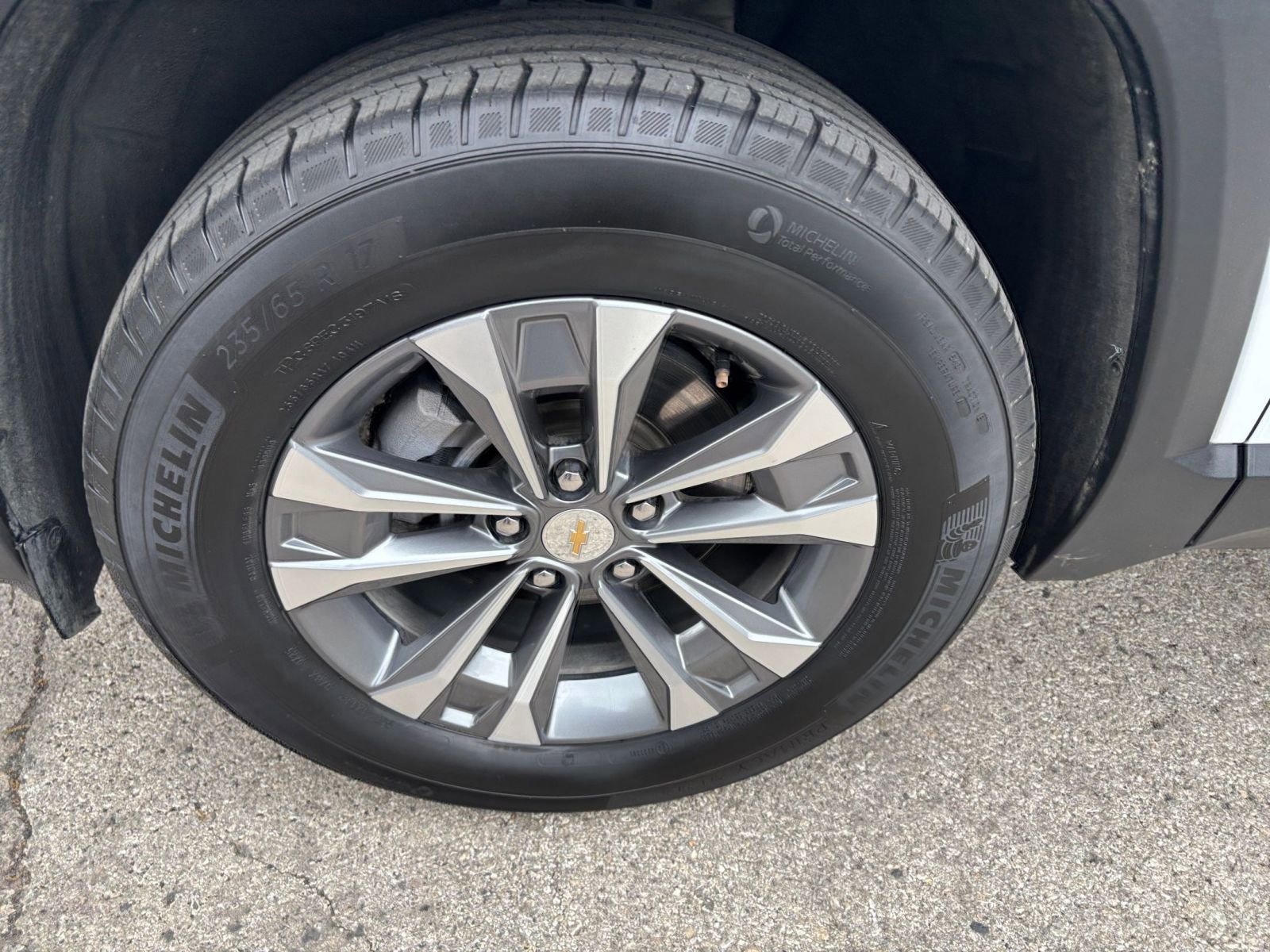 Used 2025 Chevrolet Equinox LT AWD/4WD image 25