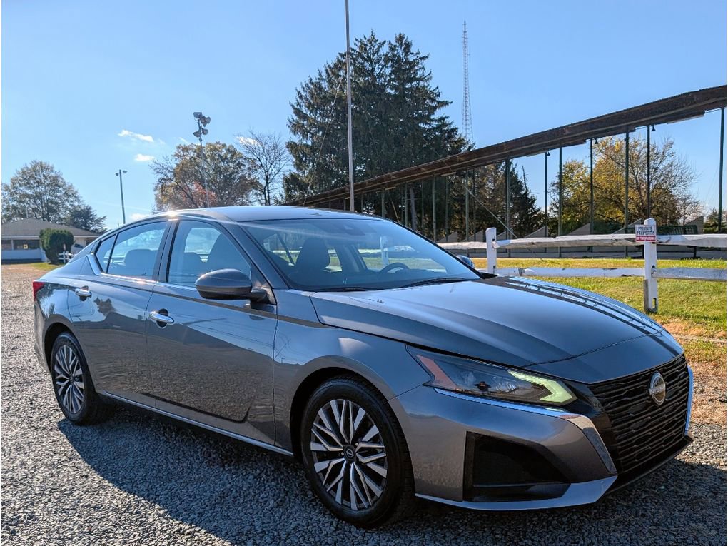 Used 2023 Nissan Altima 2.5 SV image 3