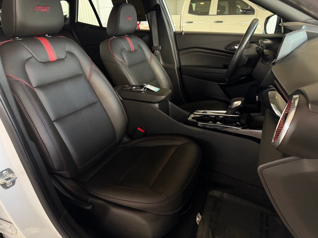 Used 2025 Chevrolet Trax RS w/ Driver Confidence Package FWD image 18