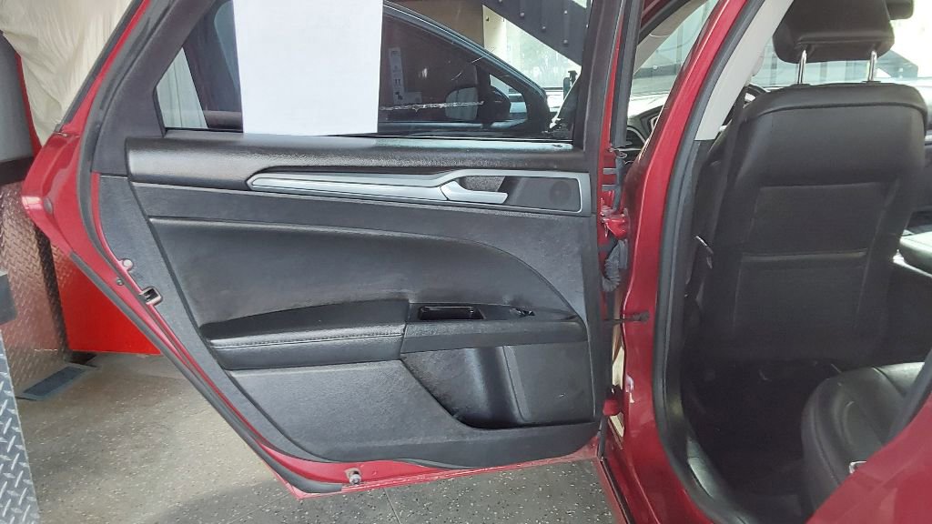 Used 2016 Ford Fusion Titanium FWD image 18