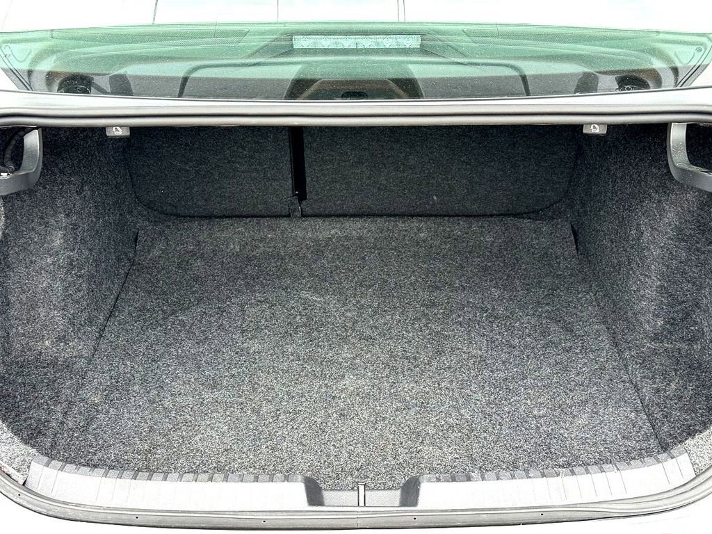 Used 2025 Volkswagen Jetta SE FWD image 10