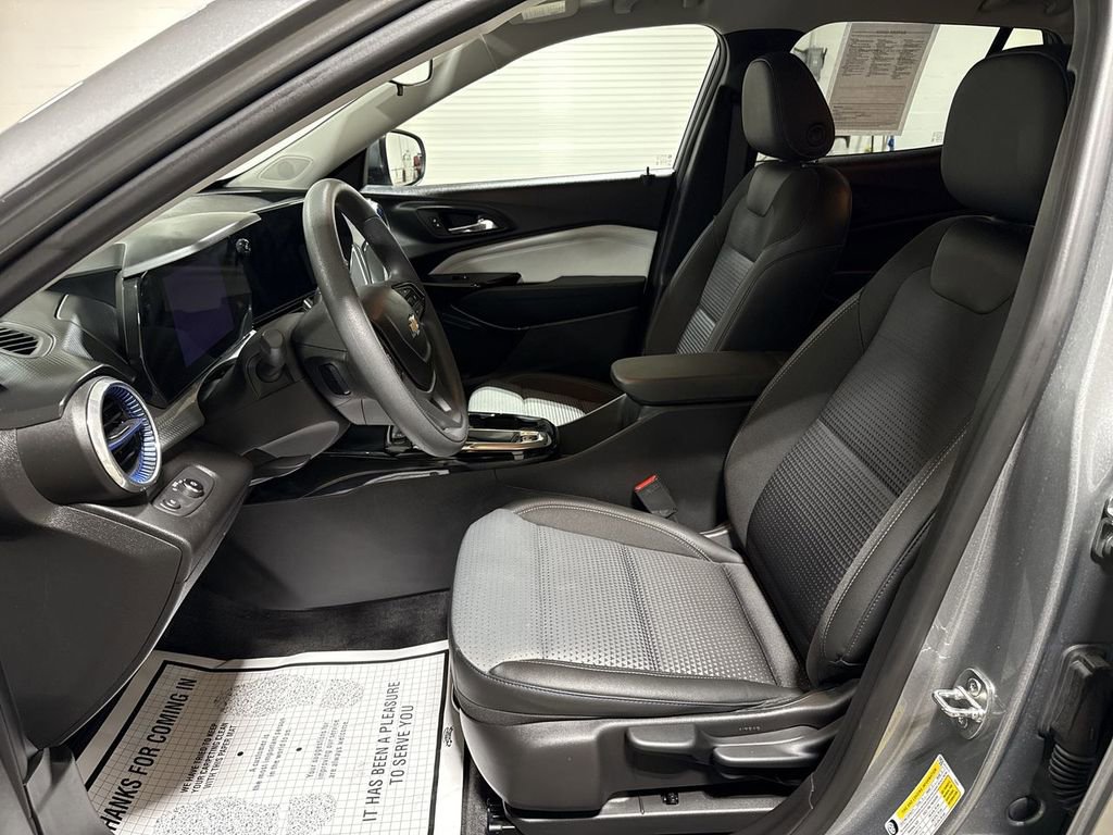 Used 2024 Chevrolet Trax LT image 19