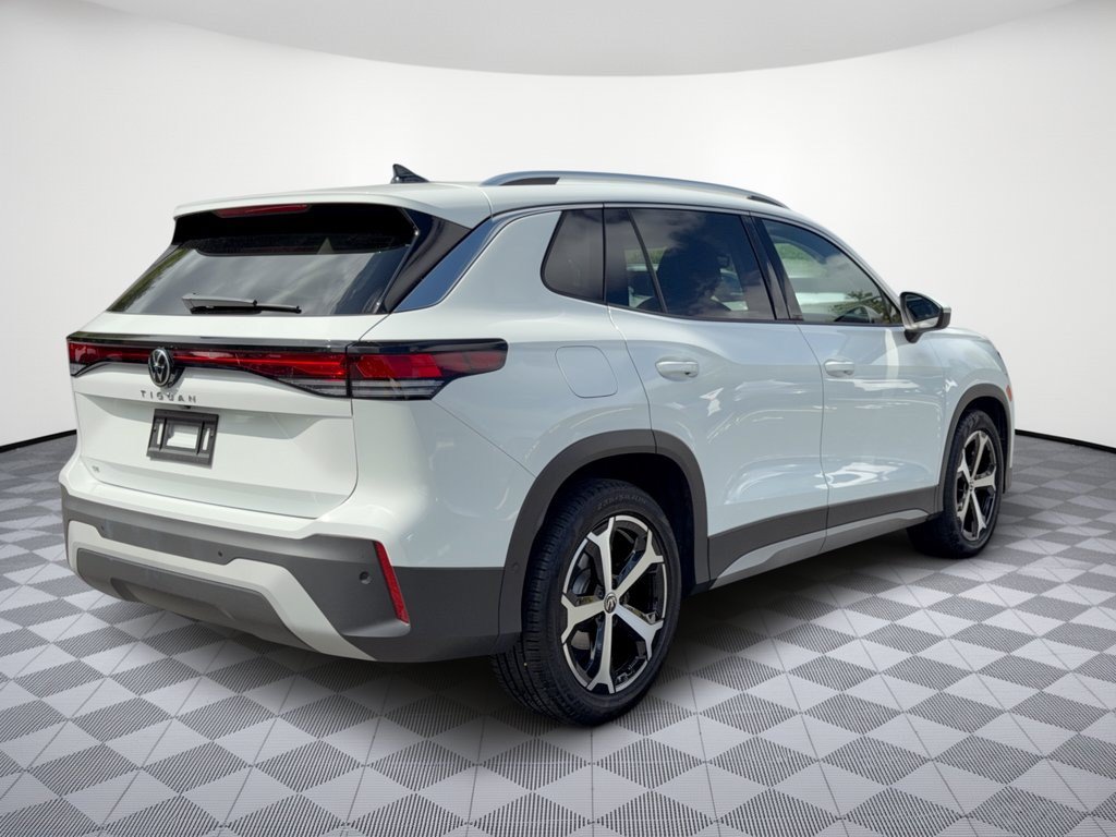 Used 2025 Volkswagen Tiguan SE FWD image 9