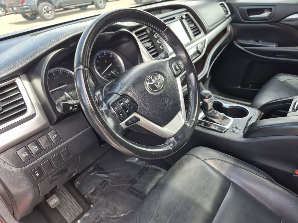 Used 2018 Toyota Highlander XLE image 11
