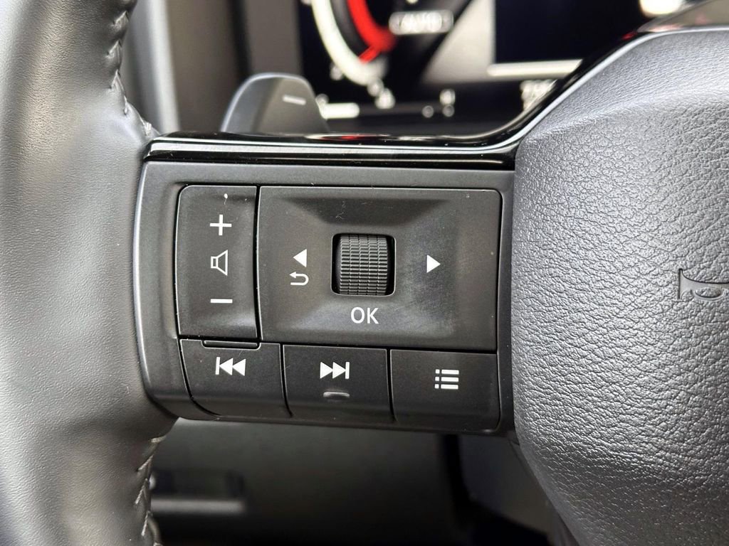 Certified 2025 Nissan Rogue Platinum w/ Tech Package image 27