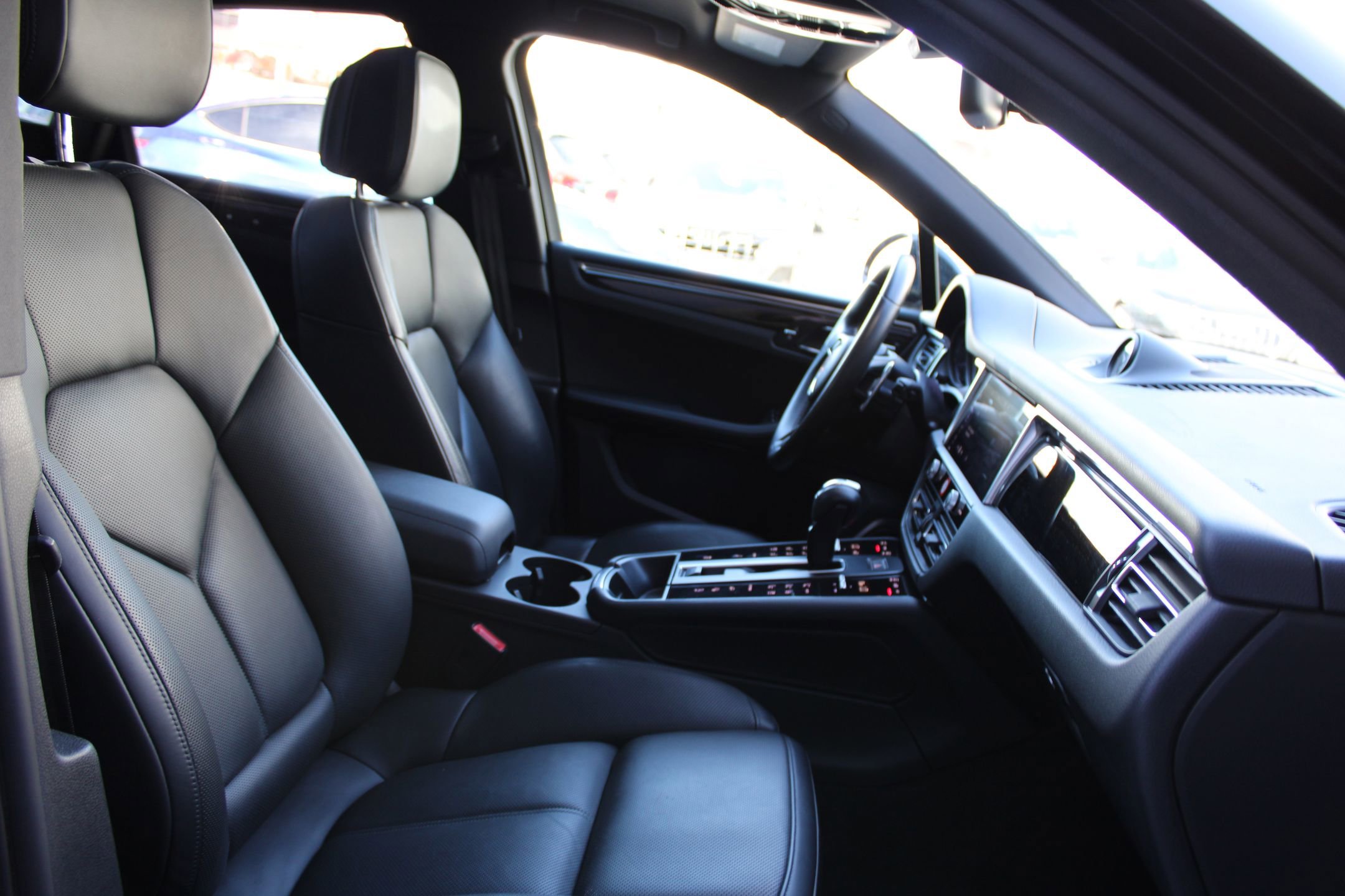 Certified 2023 Porsche Macan S image 26