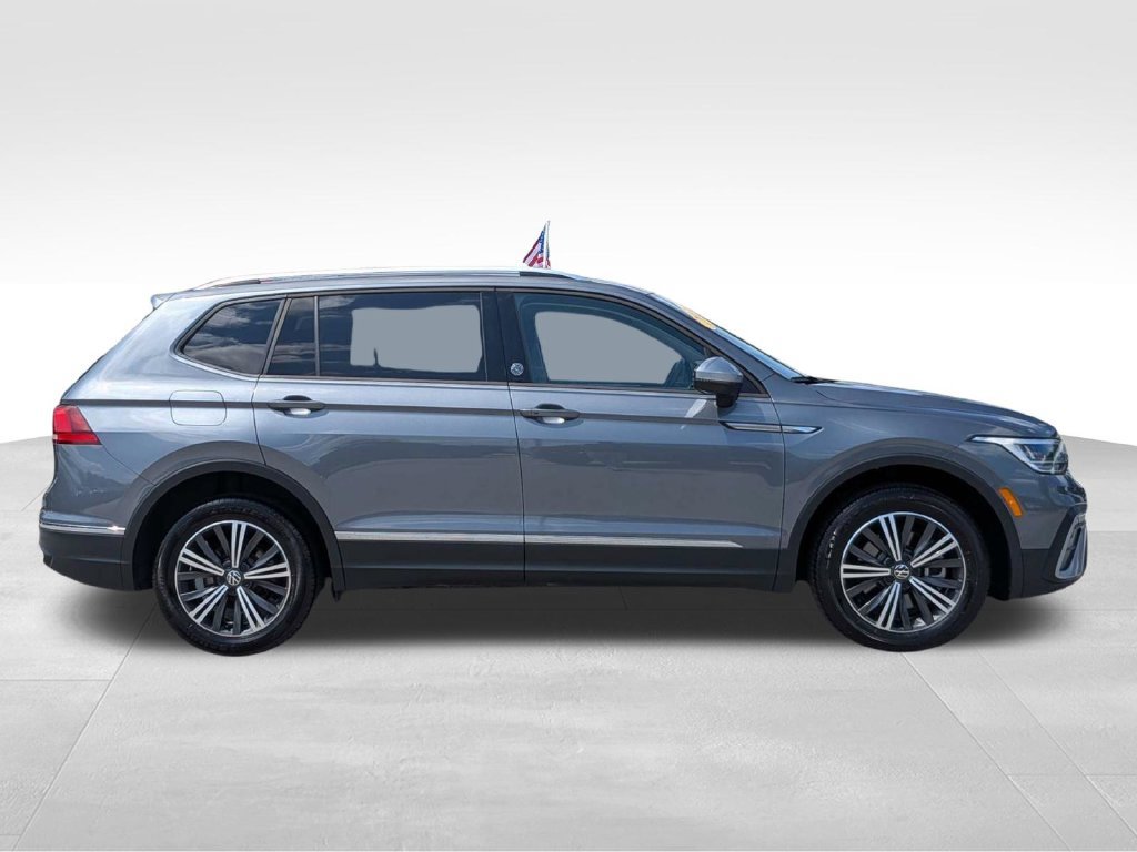 Used 2024 Volkswagen Tiguan Wolfsburg Edition AWD/4WD image 3