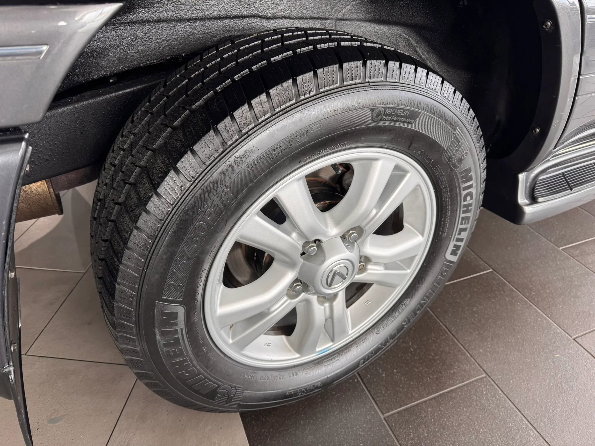 Used 2004 Lexus LX 470 4WD image 41