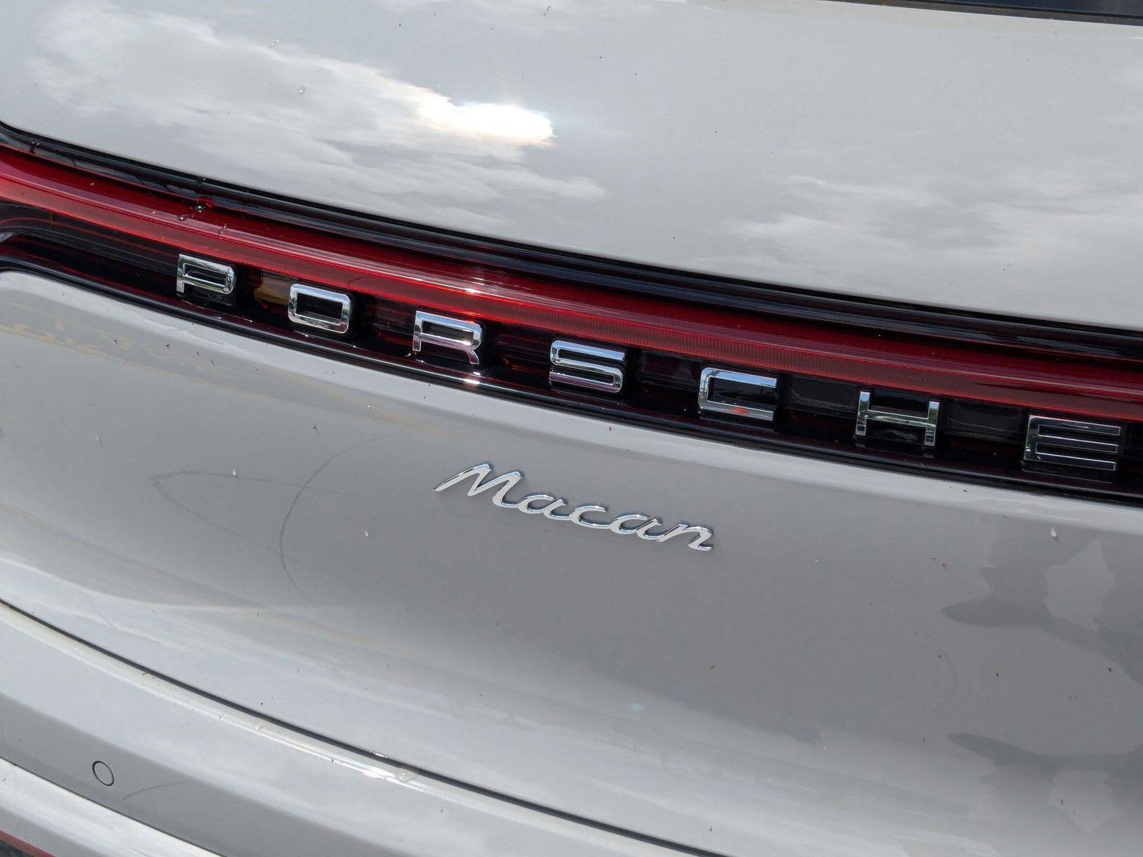 Certified 2025 Porsche Macan image 13