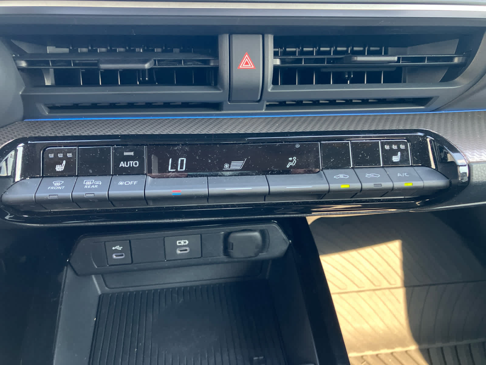 Certified 2026 Toyota Prius XLE FWD image 25