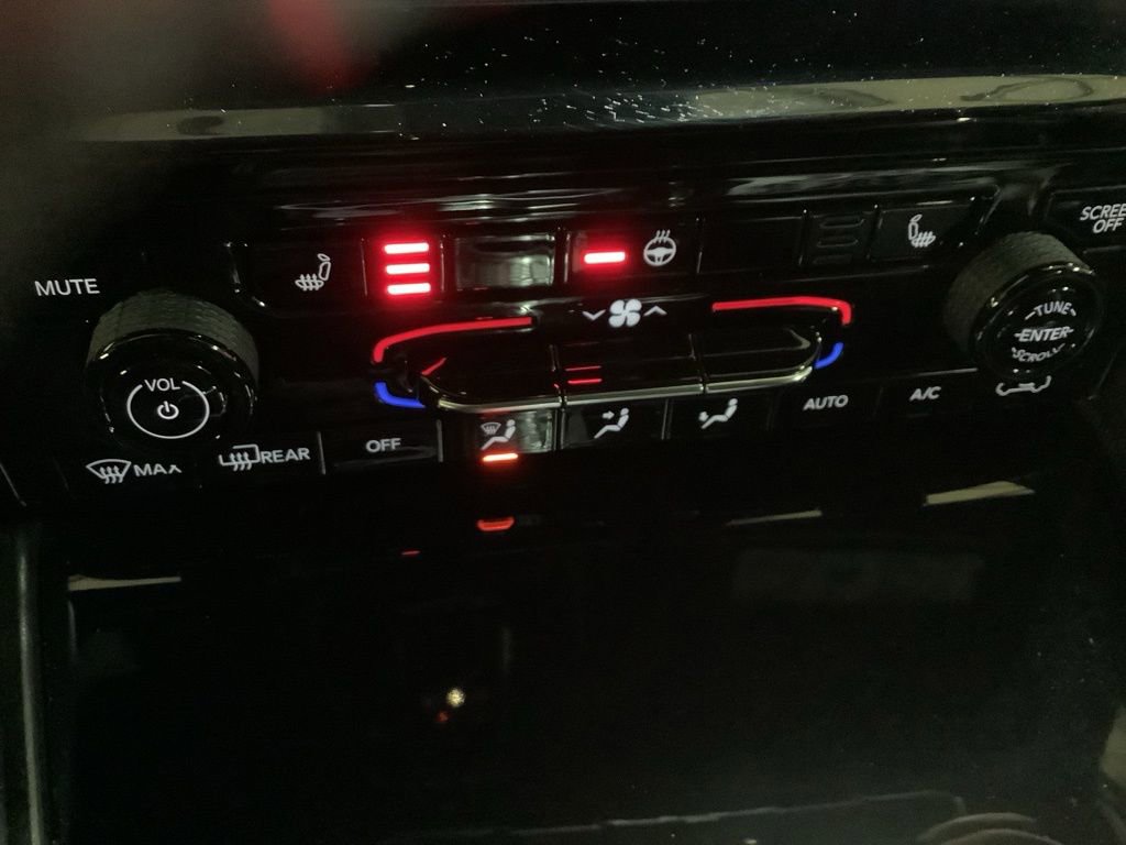 Used 2023 Jeep Grand Cherokee Altitude image 36