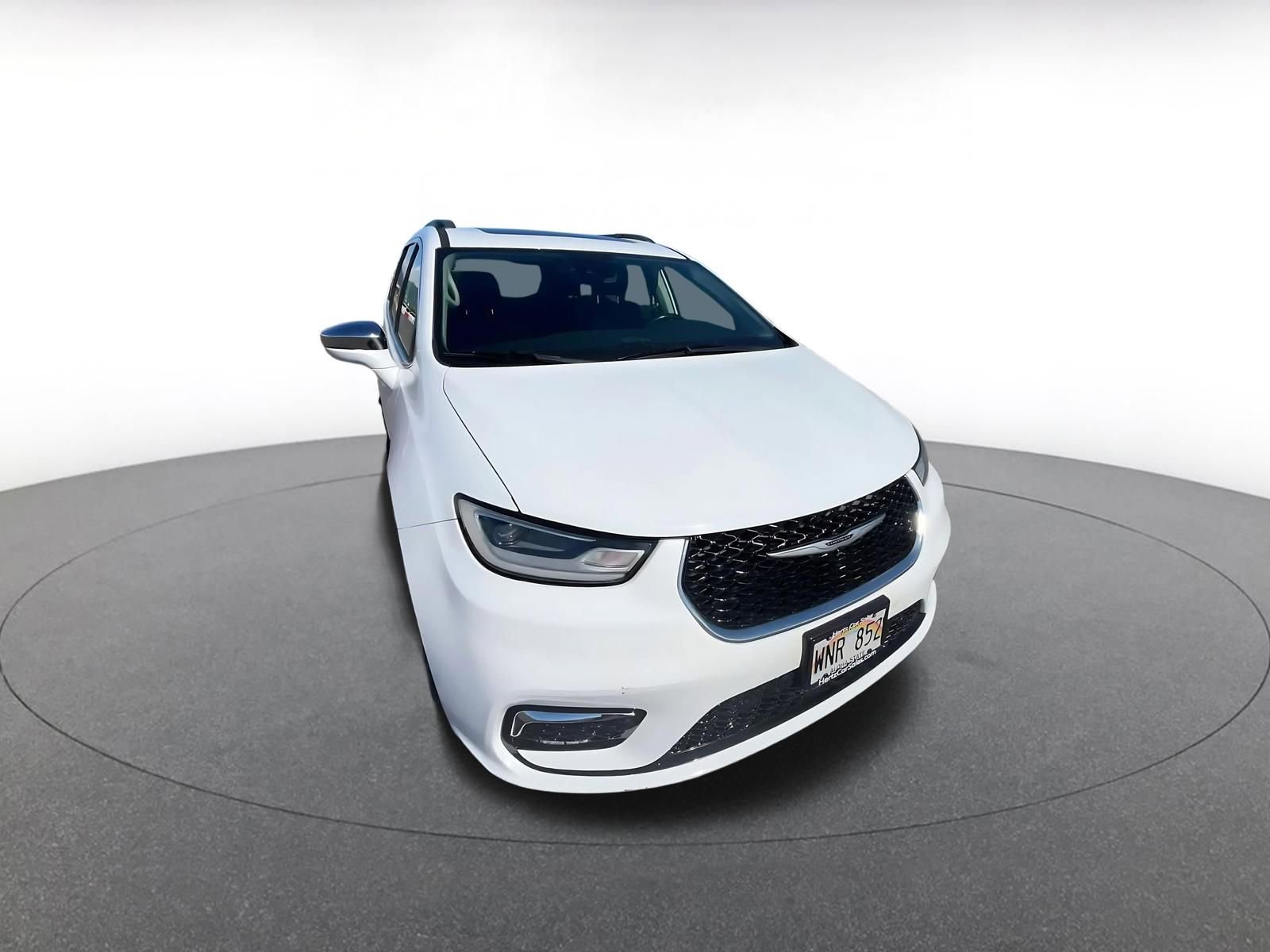 Used 2022 Chrysler Pacifica Limited FWD image 3