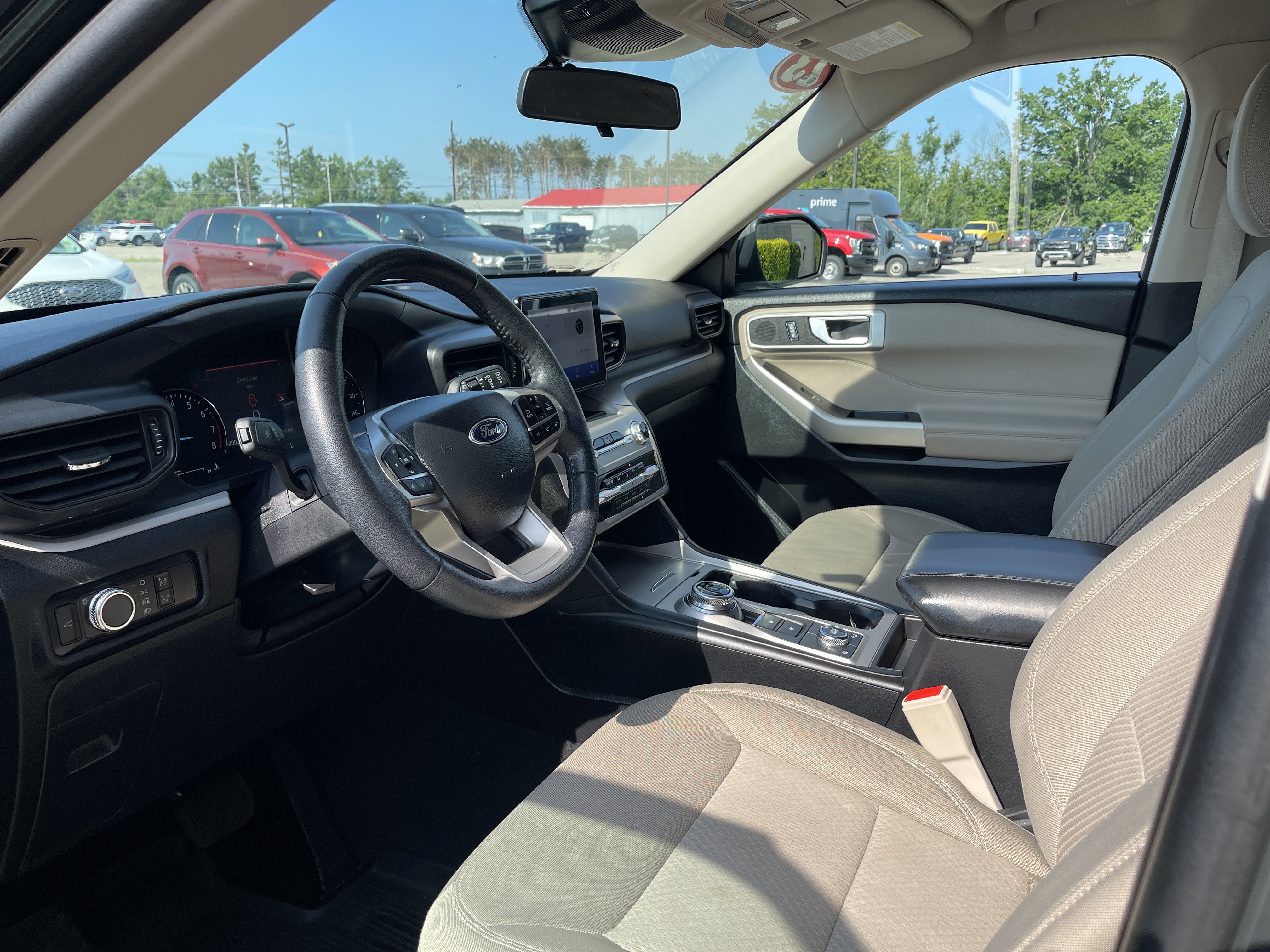 Used 2023 Ford Explorer XLT AWD/4WD image 14