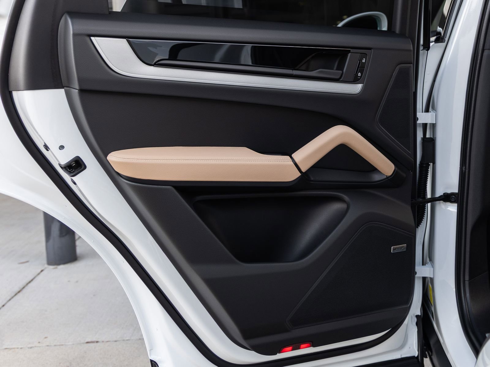 Certified 2026 Porsche Cayenne AWD/4WD image 32
