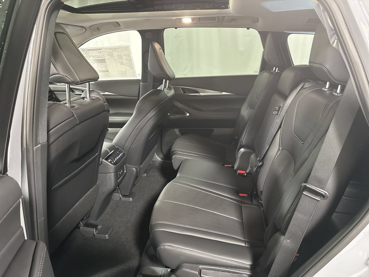 Certified 2026 INFINITI QX60 Luxe w/ Cargo Package AWD/4WD image 5