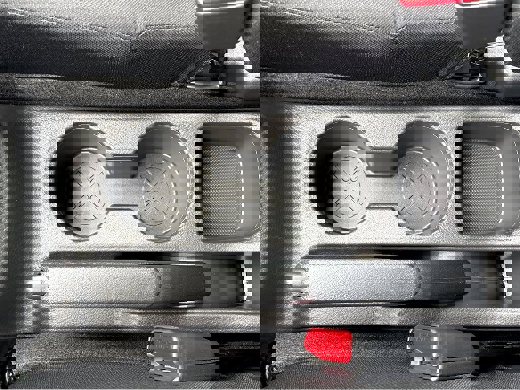 New 2025 Nissan Kicks Play S image 18