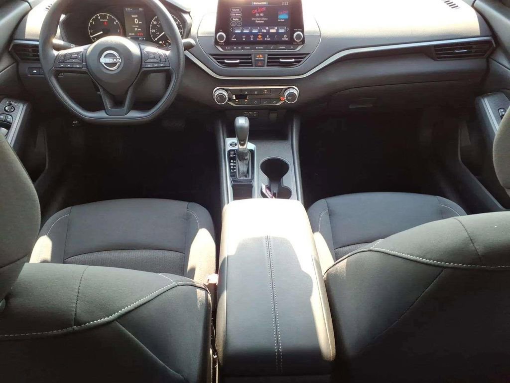 Used 2025 Nissan Altima 2.5 S FWD image 10
