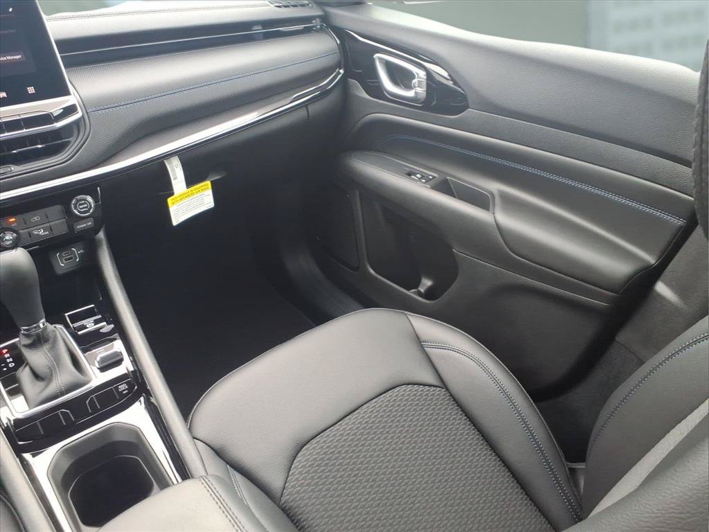 New 2026 Jeep Compass Latitude AWD/4WD image 23
