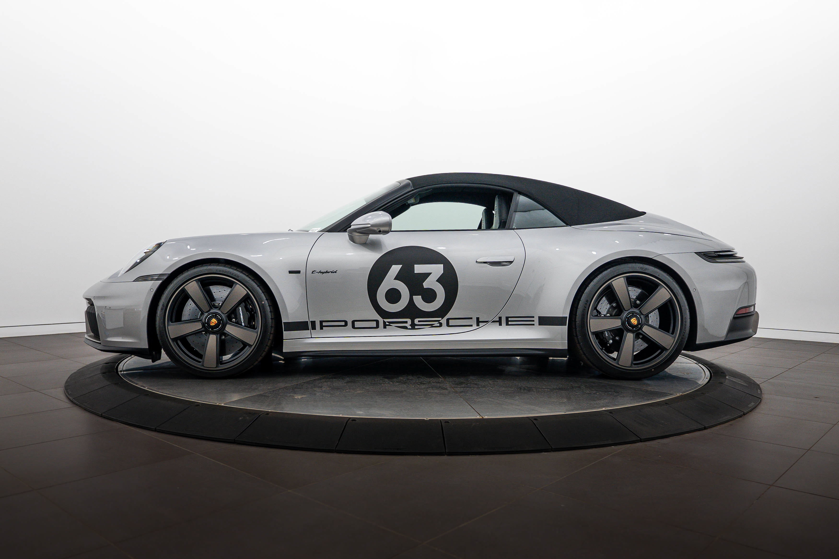 Certified 2026 Porsche 911 GTS RWD image 38