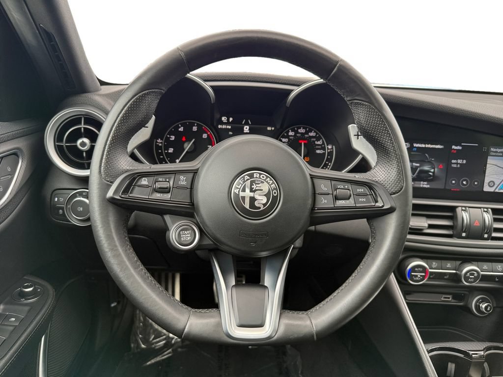 Used 2022 Alfa Romeo Giulia Veloce AWD/4WD image 12
