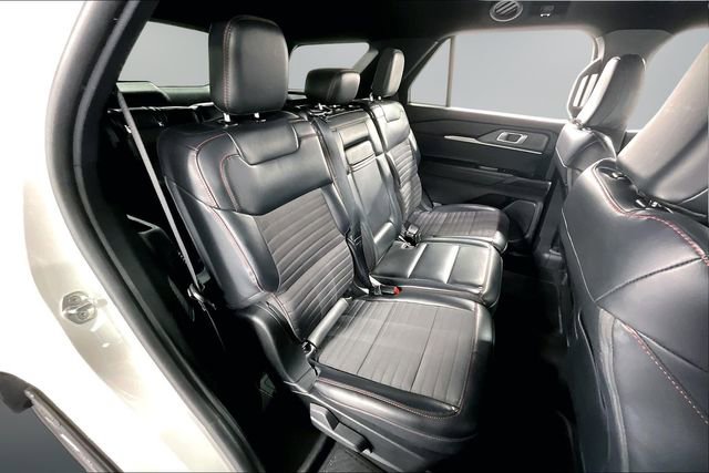 Used 2025 Ford Explorer ST-Line w/ ST-Line Street Pack AWD/4WD image 24