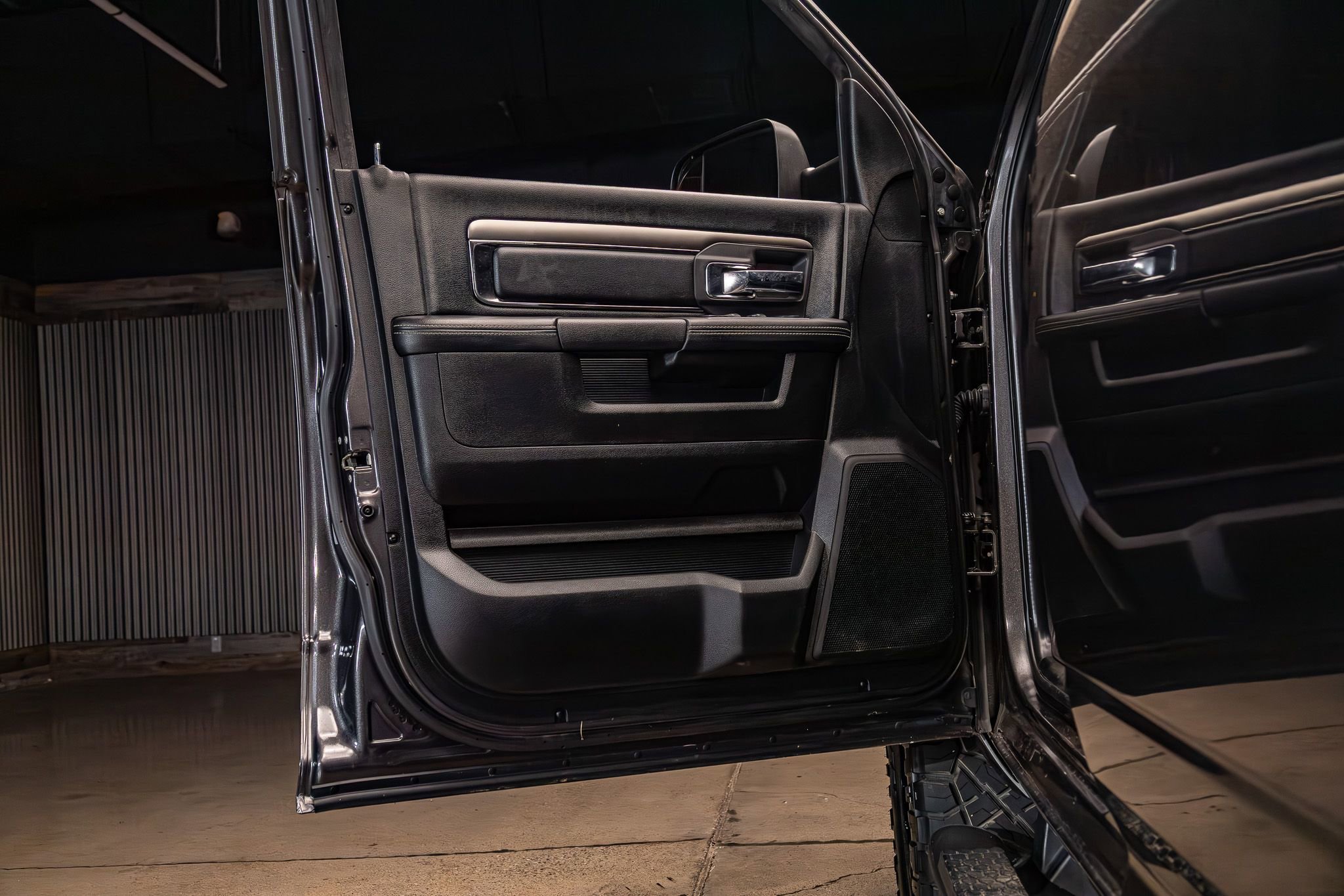 Used 2018 RAM 2500 Laramie w/ Sport Appearance Group AWD/4WD image 29