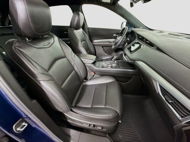 Used 2022 Cadillac XT4 Premium Luxury w/ Safety Alert Package image 27