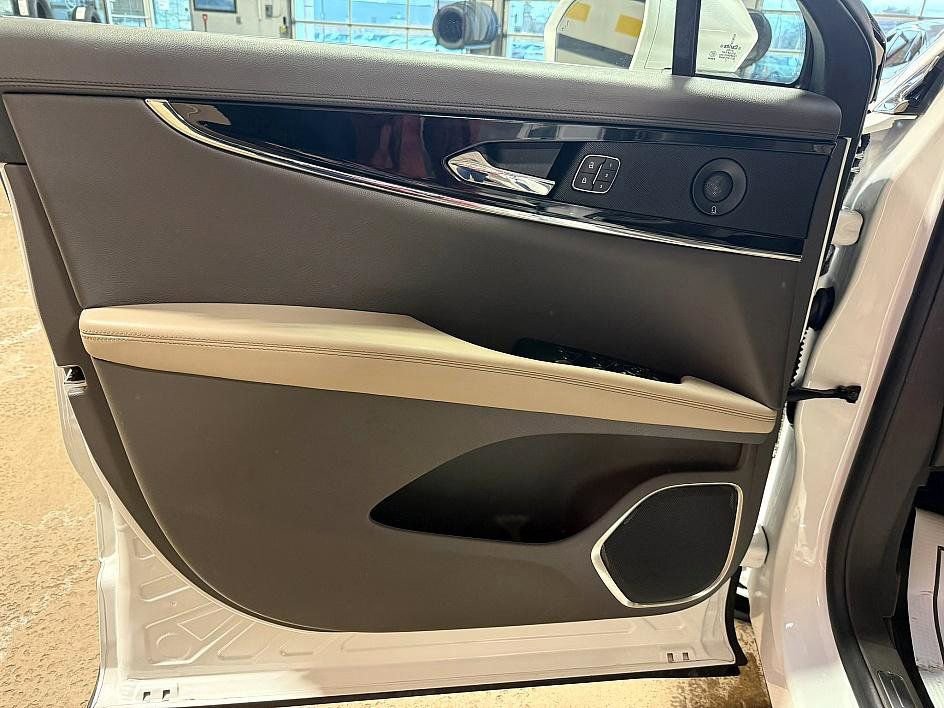 Used 2021 Lincoln Nautilus Reserve image 20