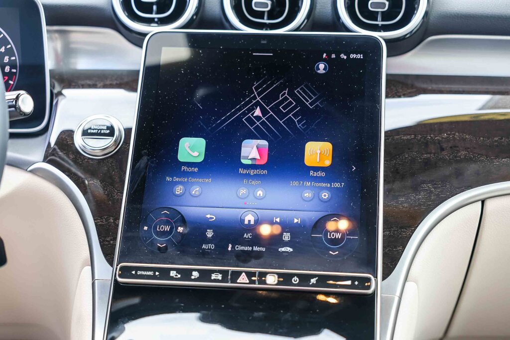 Used 2025 Mercedes-Benz GLC 350e 4MATIC image 4