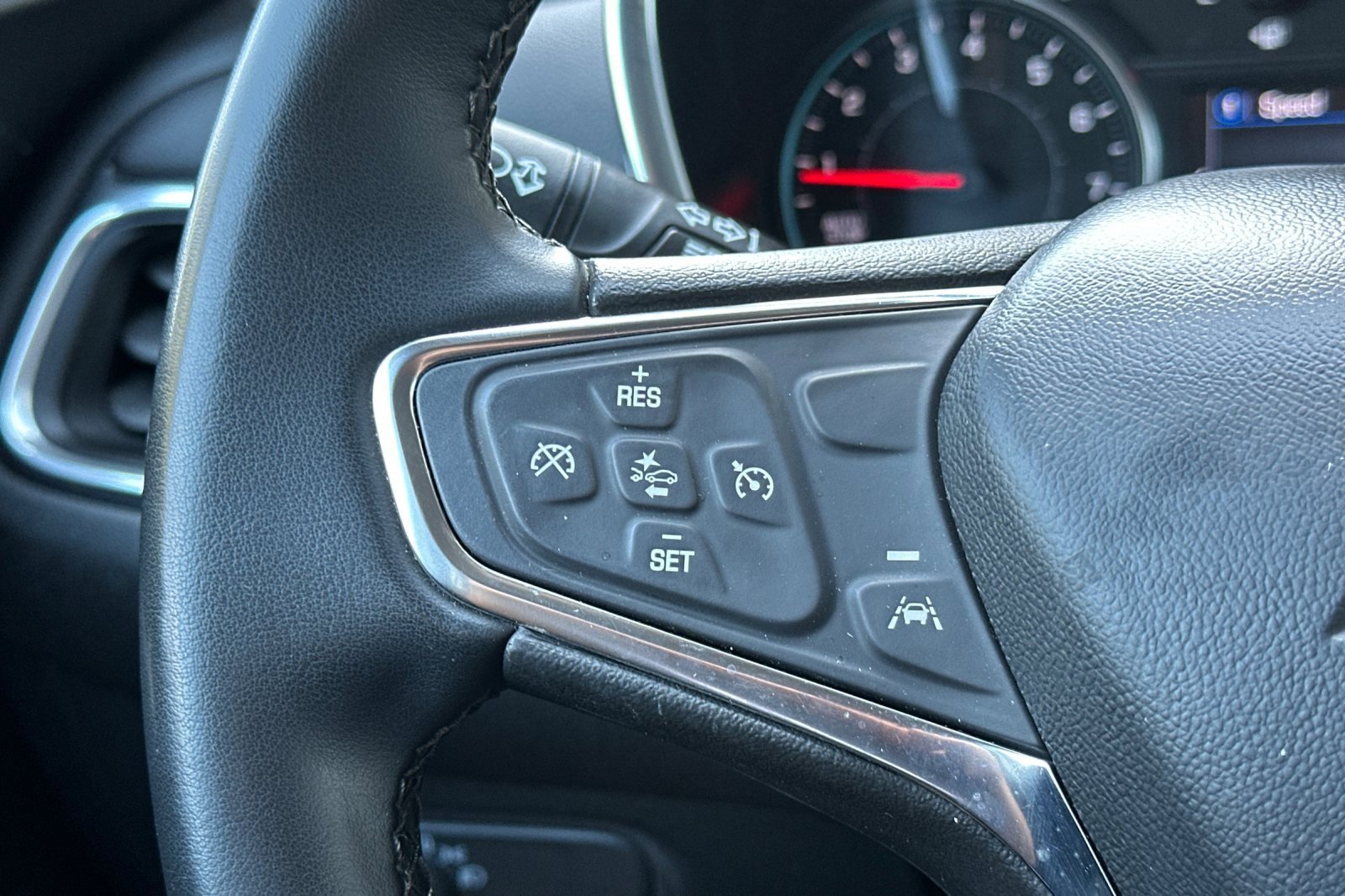 Used 2024 Chevrolet Equinox LT image 36