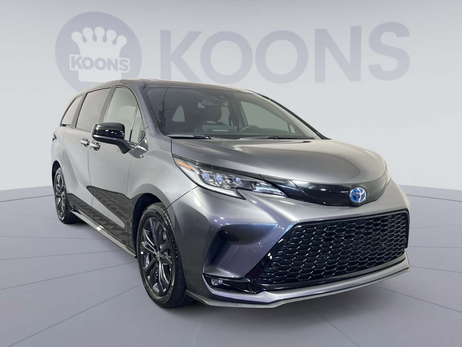 Used 2025 Toyota Sienna XSE image 10