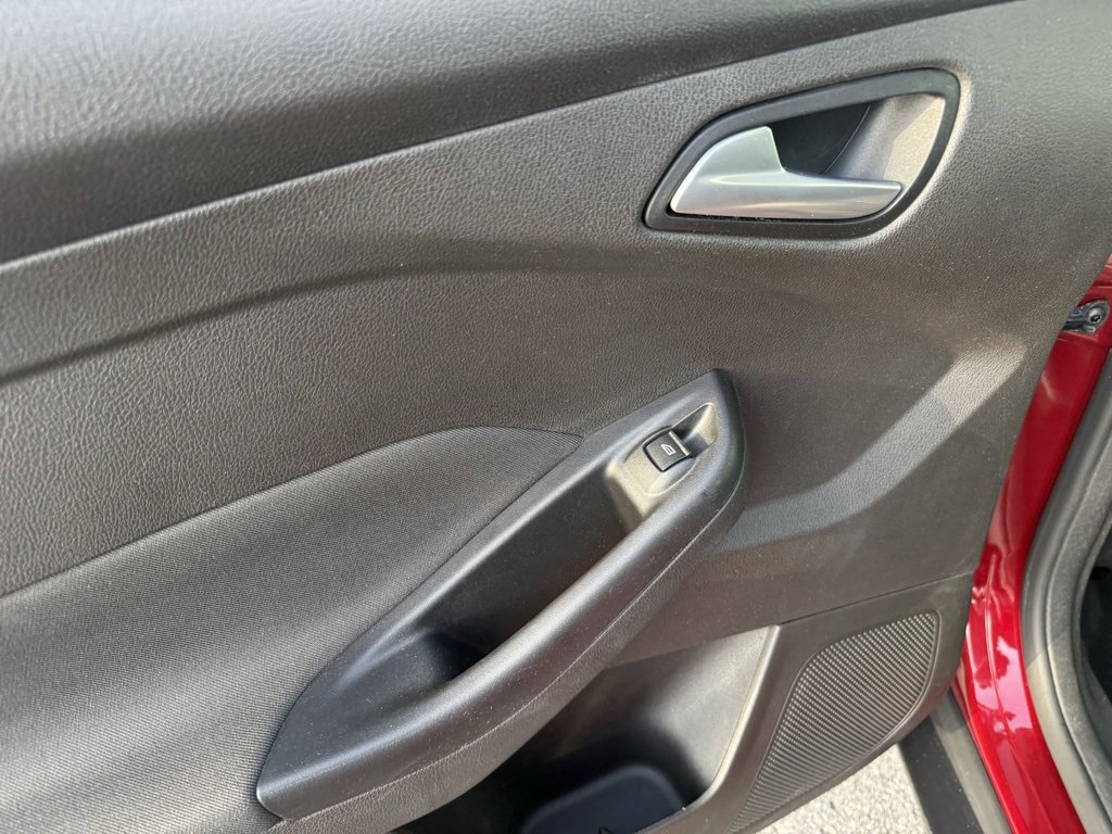 Used 2016 Ford Focus SE w/ Equipment Group 201A image 32