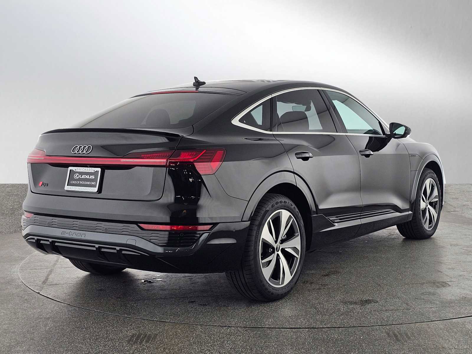Used 2024 Audi Q8 e-tron Premium Plus w/ Premium Plus Package AWD/4WD image 3