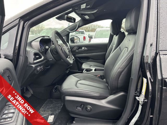 New 2026 Chrysler Pacifica Select image 3