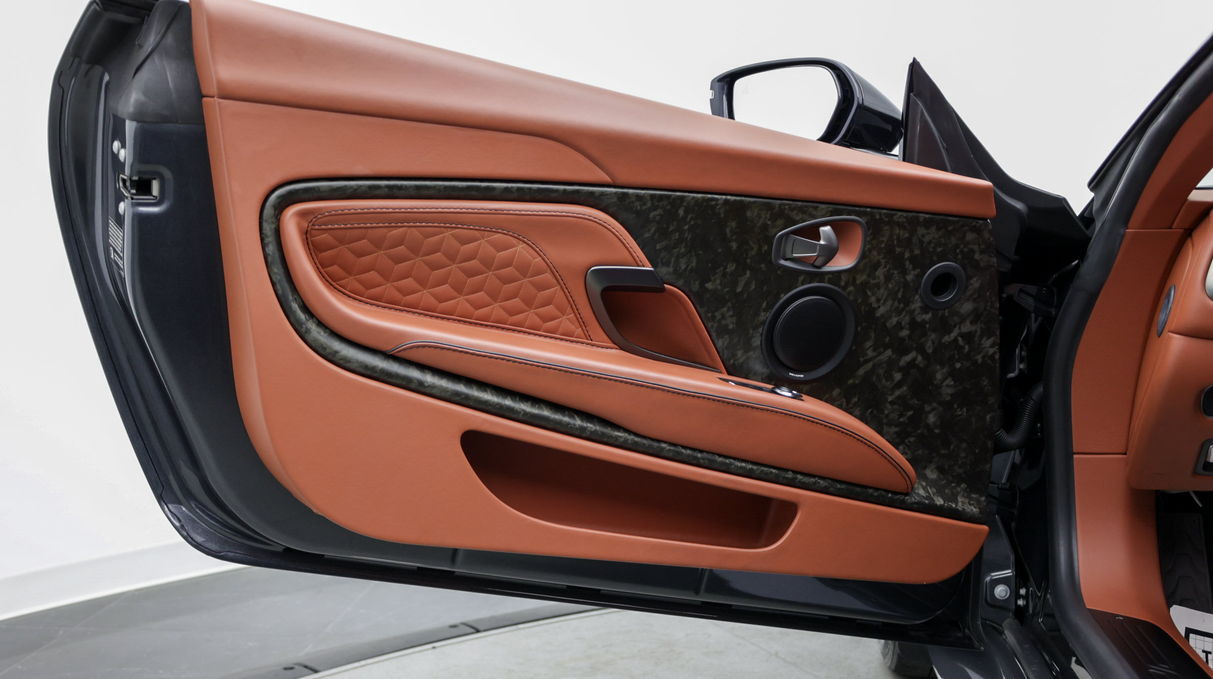Used 2019 Aston Martin DBS Superleggera RWD image 57