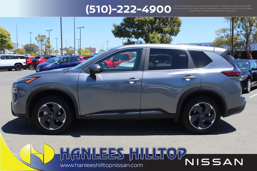 Used 2025 Nissan Rogue SV FWD image 2