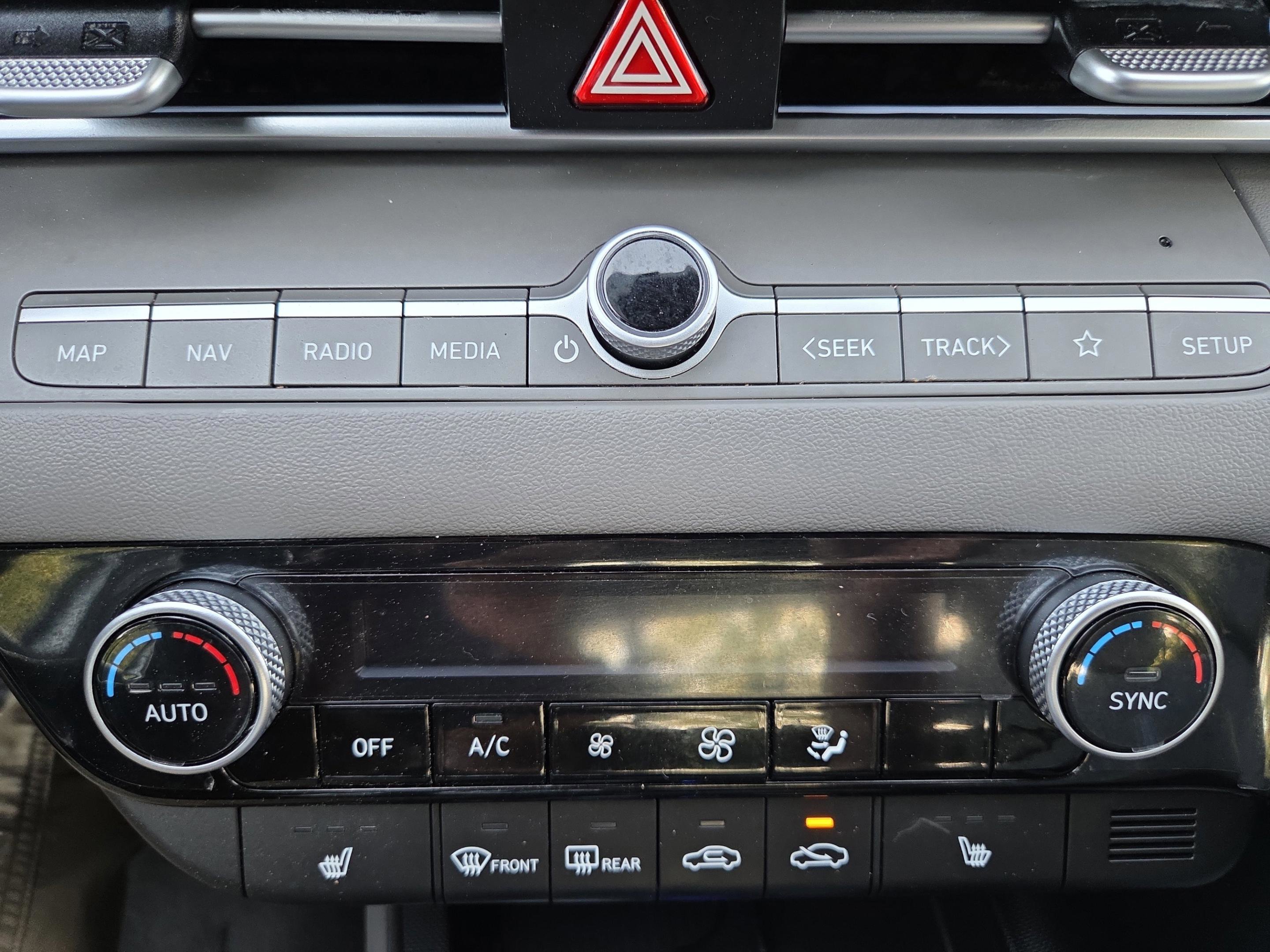 Used 2025 Hyundai Elantra SEL image 22